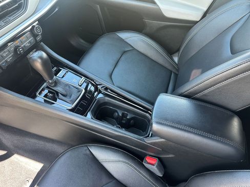 Used 2025 Jeep Compass Limited image 41