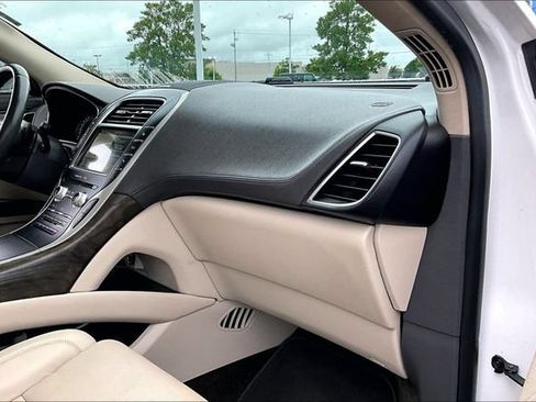 Used 2017 Lincoln MKX Reserve FWD image 23