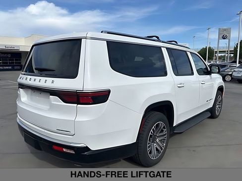 Used 2023 Jeep Wagoneer L Series II AWD/4WD image 3