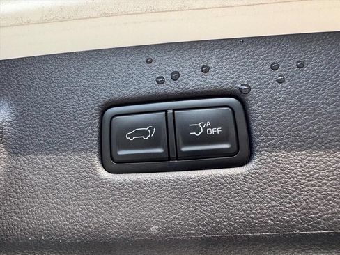 Certified 2024 Kia Carnival EX FWD image 11