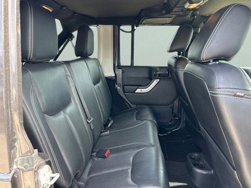 Used 2017 Jeep Wrangler Unlimited Sahara w/ Dual Top Group AWD/4WD image 11