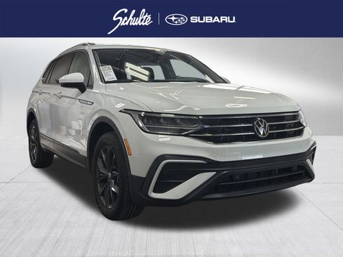 Used 2024 Volkswagen Tiguan SE image 1