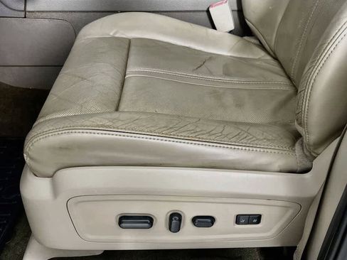 Used 2016 Lincoln Navigator Select RWD image 29