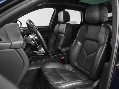 Certified 2018 Porsche Macan Sport Edition AWD/4WD image 42