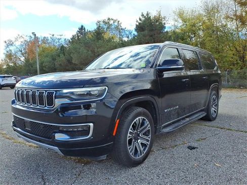 Used 2023 Jeep Wagoneer L Series II image 3