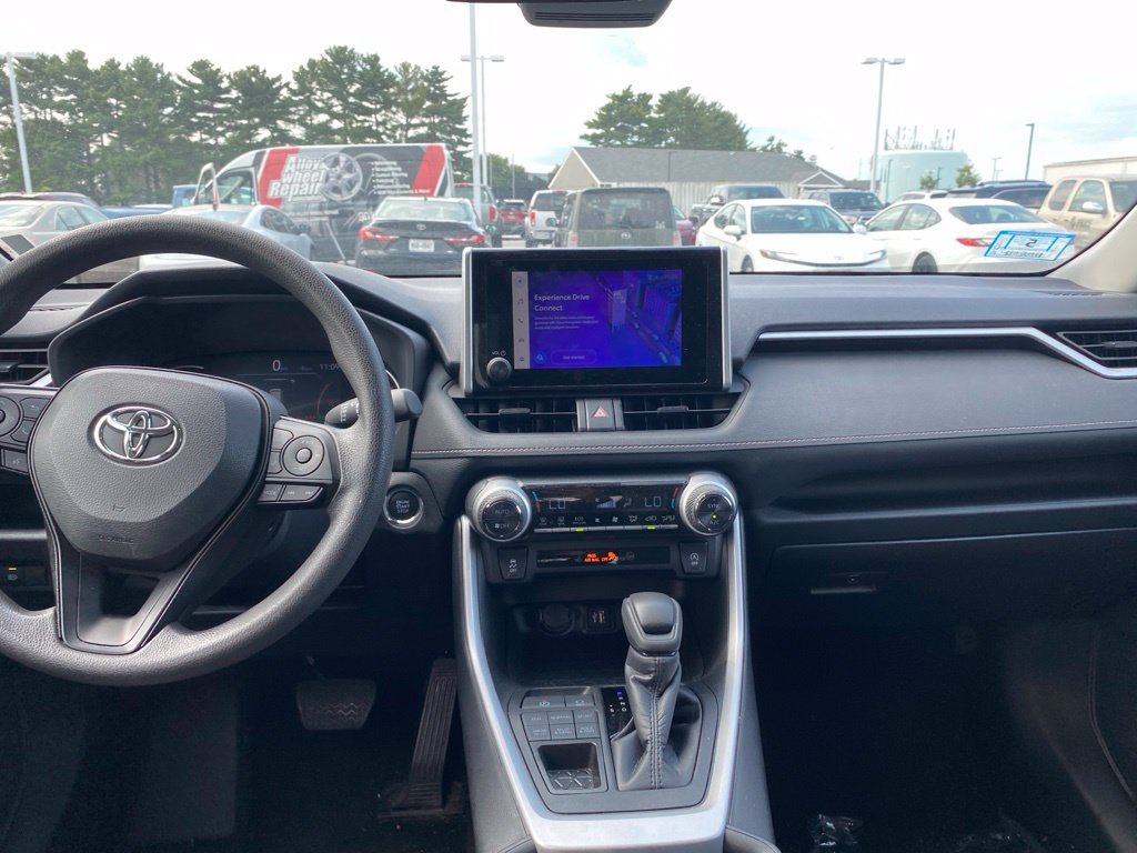 Used 2025 Toyota RAV4 XLE AWD/4WD image 12