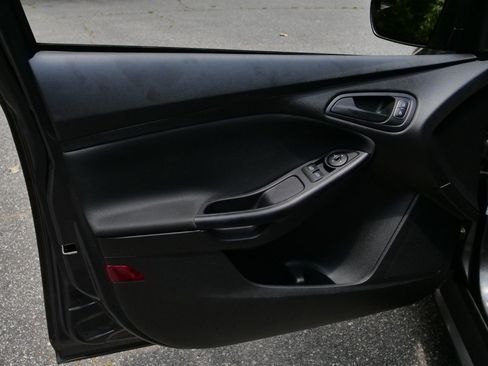 Used 2018 Ford Focus S FWD image 17
