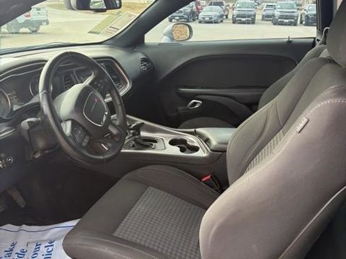 Used 2016 Dodge Challenger SXT image 11