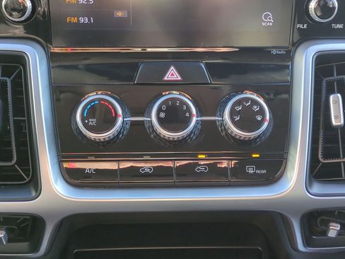 Used 2021 Kia Sorento LX image 24