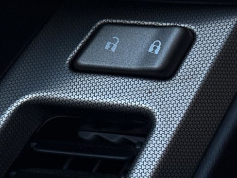 Used 2004 Cadillac XLR image 41