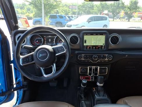 Used 2022 Jeep Wrangler Unlimited Rubicon w/ LED Lighting Group AWD/4WD image 6