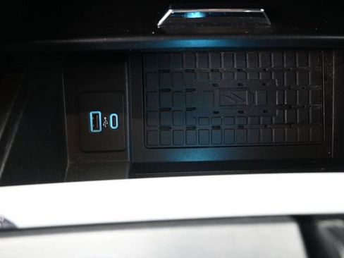 Used 2023 Ford Expedition XLT RWD image 4