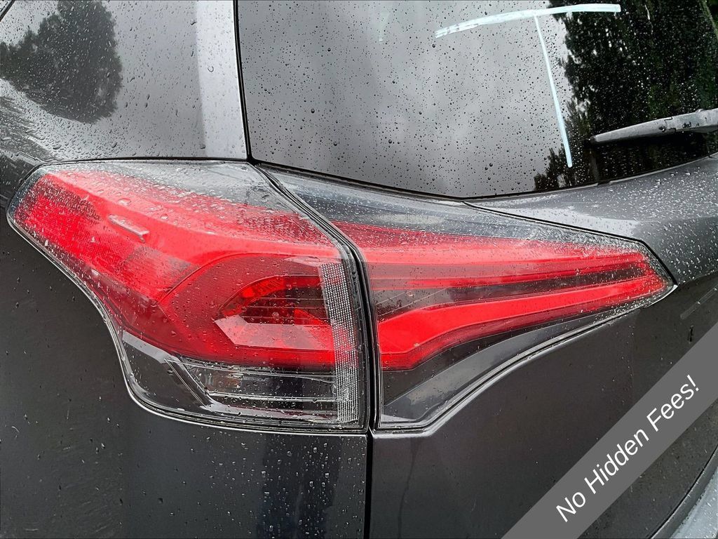 Used 2016 Toyota RAV4 LE AWD/4WD image 24