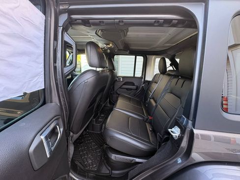 Used 2023 Jeep Wrangler Unlimited Sahara w/ Cold Weather Group AWD/4WD image 43
