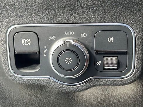 Used 2021 Mercedes-Benz GLA 35 AMG 4MATIC w/ Premium Package image 29