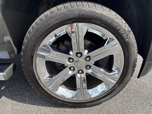 Used 2018 GMC Yukon XL SLT w/ Premium Edition AWD/4WD image 9