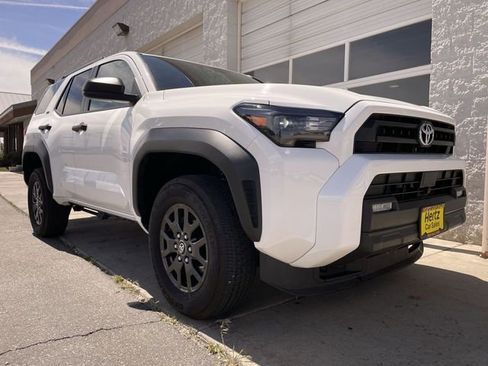 Used 2025 Toyota 4Runner SR5 AWD/4WD image 10
