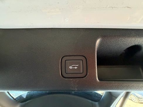 Used 2025 Chevrolet Equinox EV LT w/ Convenience Package image 19