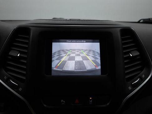 Used 2021 Jeep Cherokee Latitude Plus FWD image 4