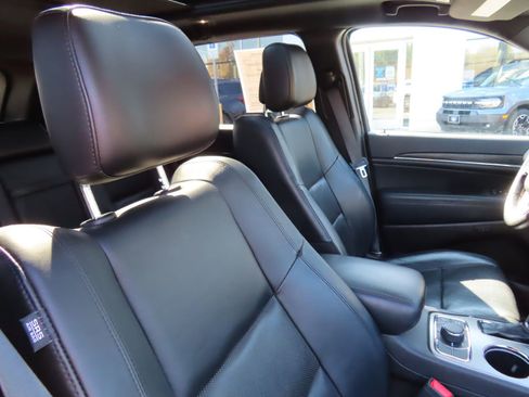 Used 2021 Jeep Grand Cherokee Limited w/ Luxury Group II image 30