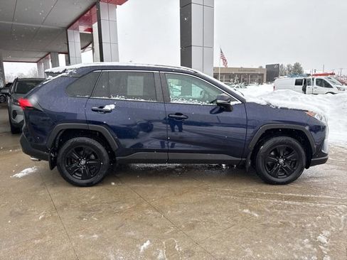 Used 2021 Toyota RAV4 XLE w/ Convenience Package image 8