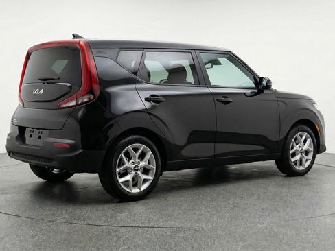 Used 2025 Kia Soul LX w/ LX Technology Package image 9