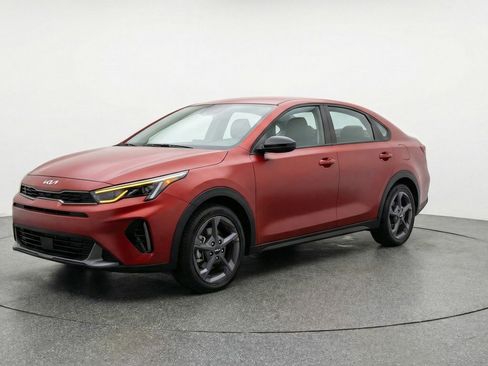 Used 2025 Kia K4 LXS image 3