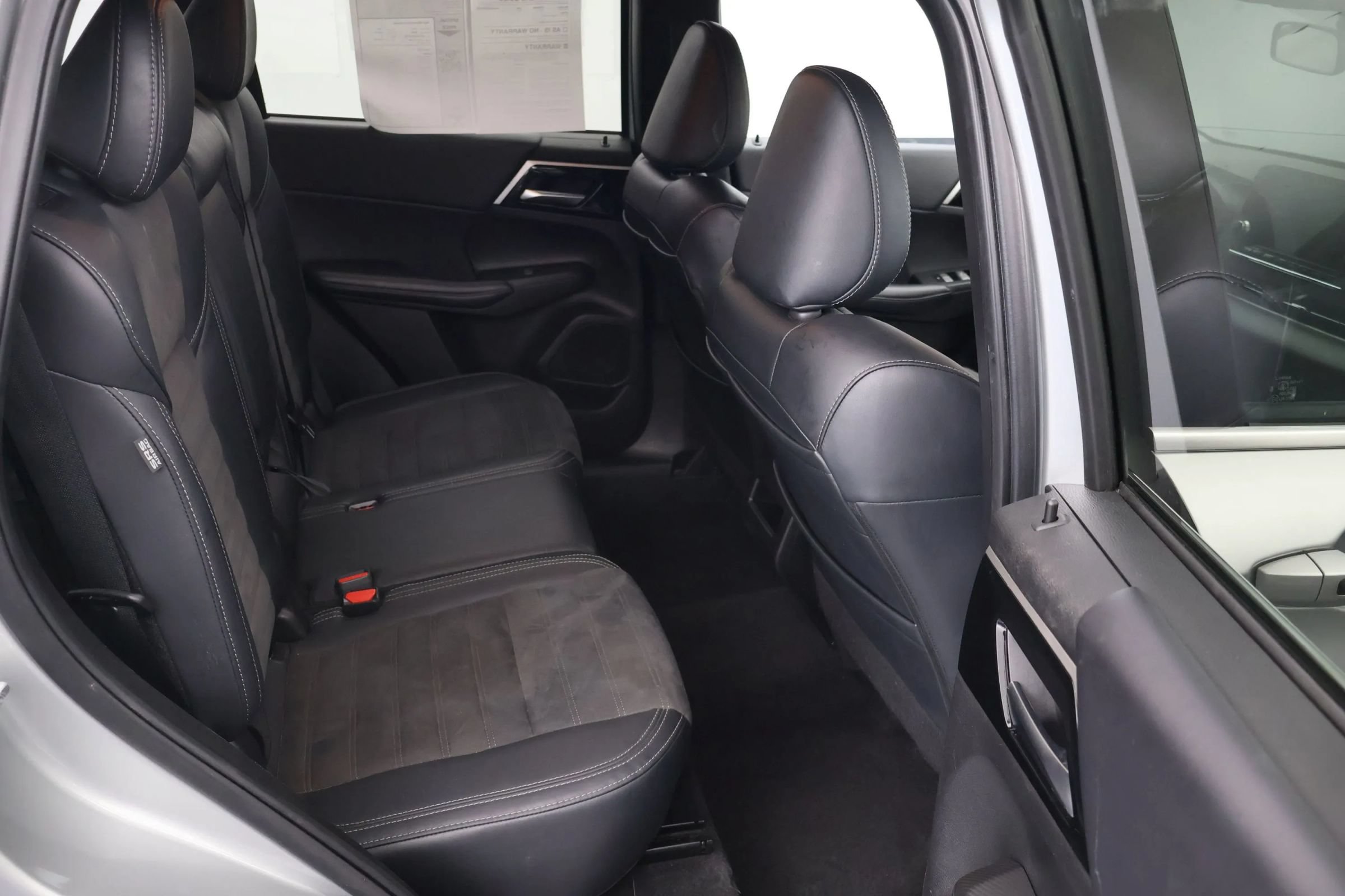 Used 2024 Mitsubishi Outlander FWD image 16