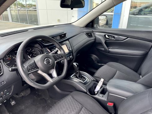 Used 2017 Nissan Rogue SV w/ SV Premium Package AWD/4WD image 12