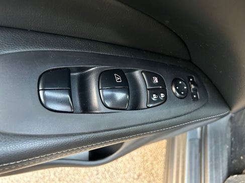 Used 2019 Nissan Pathfinder S image 17