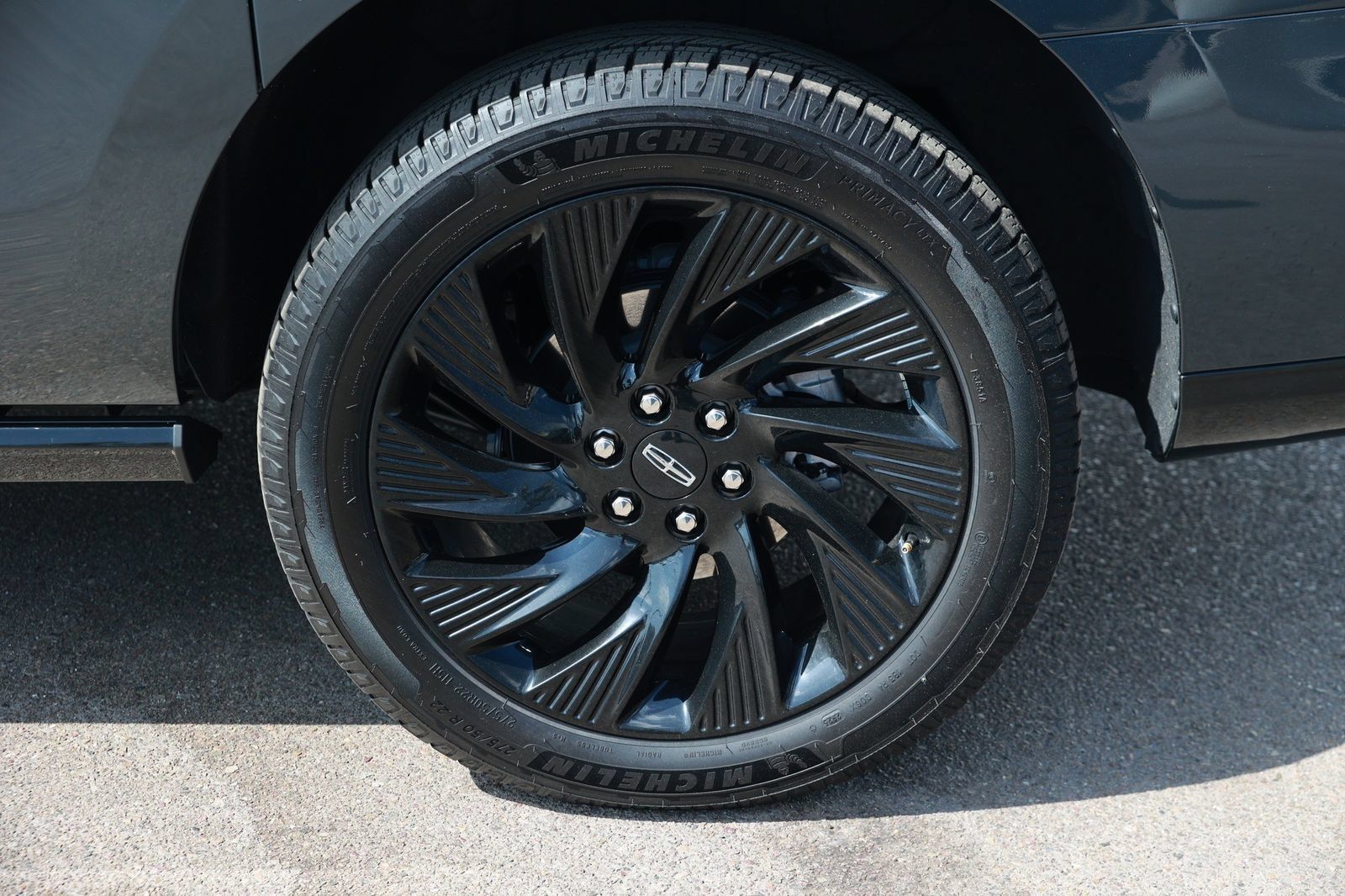 Used 2025 Lincoln Navigator L Reserve w/ Jet Appearance Package AWD/4WD image 13