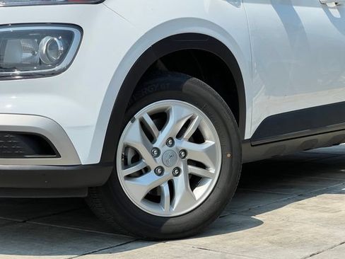 Used 2020 Hyundai Venue SEL FWD image 2