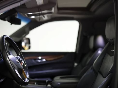 Used 2019 Cadillac Escalade ESV Luxury image 24