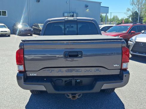 Used 2016 Toyota Tacoma TRD Sport w/ Premium & Technology Package AWD/4WD image 5