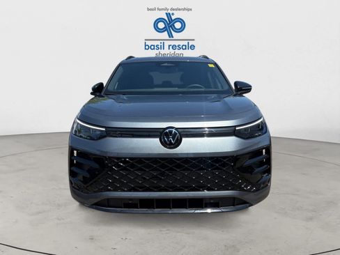 Used 2026 Volkswagen Tiguan SE R-Line AWD/4WD image 8