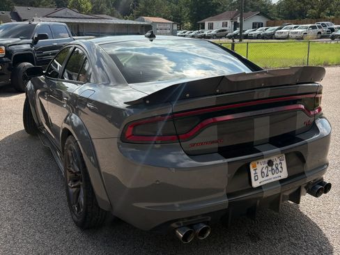Used 2018 Dodge Charger R/T RWD image 5