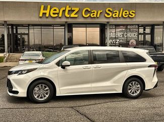 Used 2025 Toyota Sienna LE FWD video 1