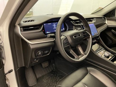 Certified 2023 Jeep Grand Cherokee Limited AWD/4WD image 21