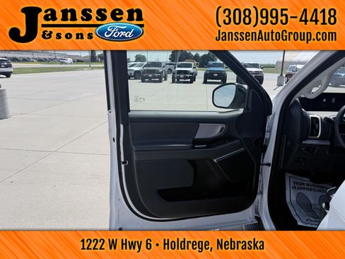 Used 2025 Ford Expedition Max Active AWD/4WD image 9