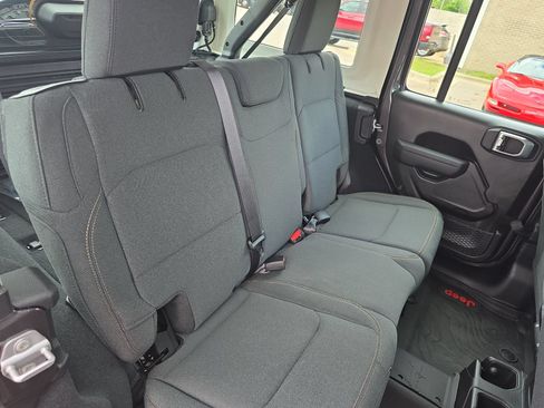 Used 2026 Jeep Wrangler Unlimited Sport AWD/4WD image 11