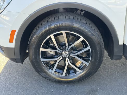 Certified 2021 Volkswagen Tiguan SE w/ Panoramic Sunroof Package image 13