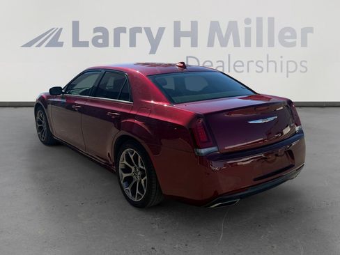 Used 2018 Chrysler 300 Touring w/ Sport Appearance Package image 3