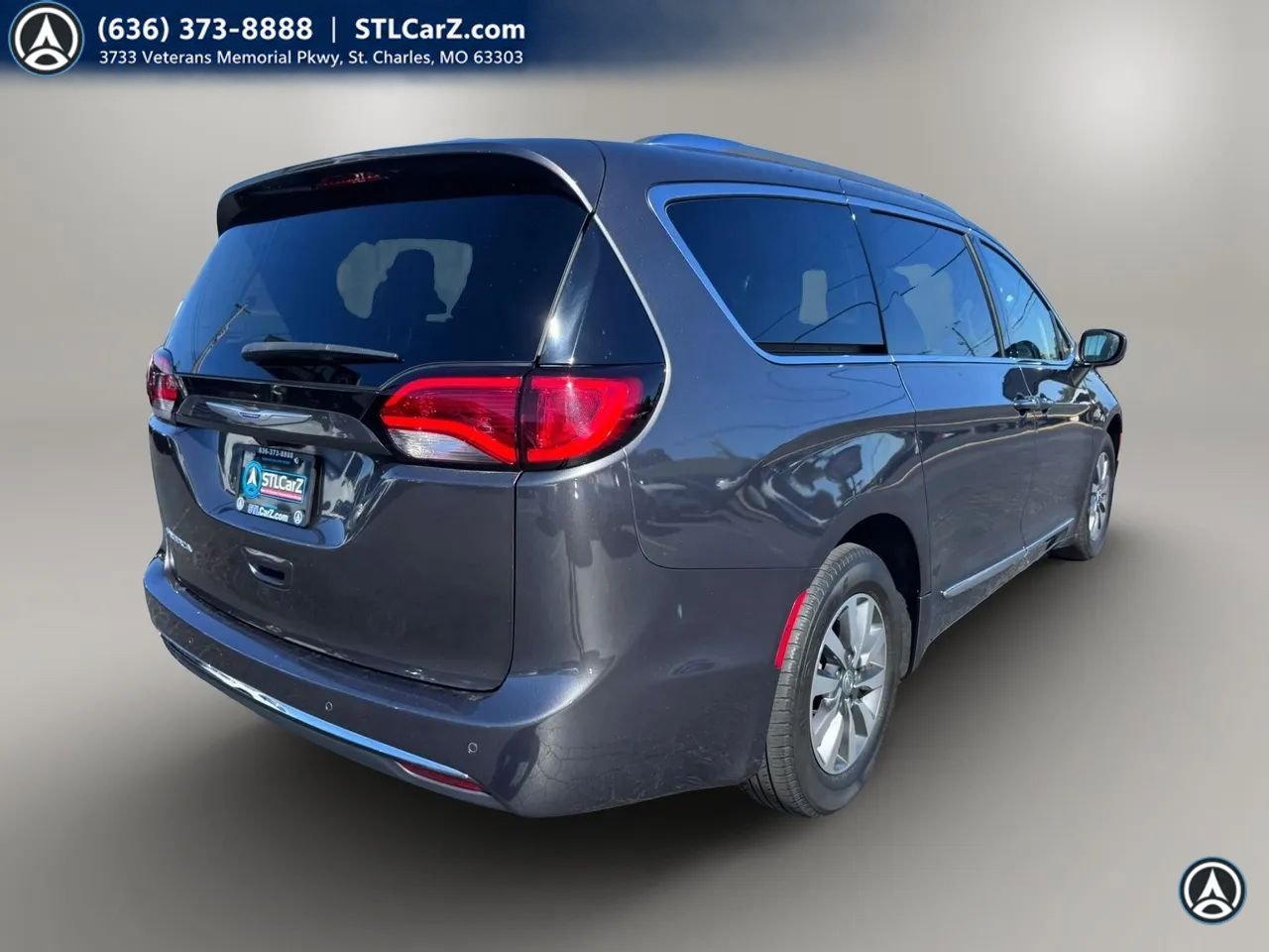 Used 2020 Chrysler Pacifica Touring-L Plus FWD image 3