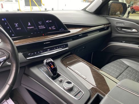 Used 2023 Cadillac Escalade Sport Platinum w/ LPO, ONYX Package image 24