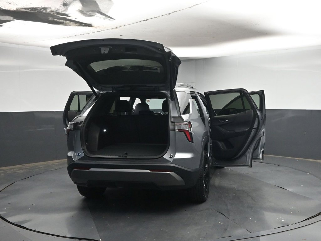 Used 2026 Chevrolet Equinox LT w/ Convenience Package II FWD image 47