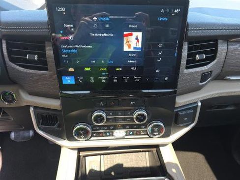 Used 2024 Ford Expedition Limited RWD image 4
