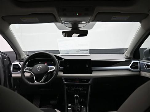 New 2026 Volkswagen Taos SE image 10