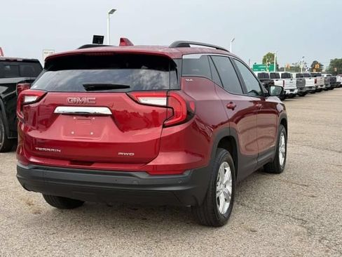 Used 2024 GMC Terrain SLE w/ Driver Convenience Package AWD/4WD image 5