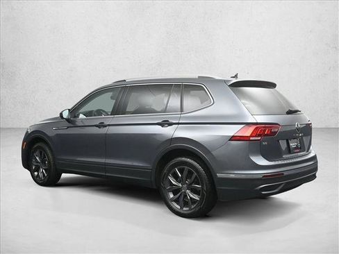 Used 2022 Volkswagen Tiguan SE FWD image 6