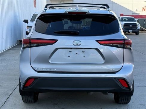 Used 2023 Toyota Highlander XLE image 5